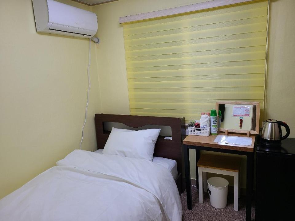 Joy Guest House Asan Exteriör bild