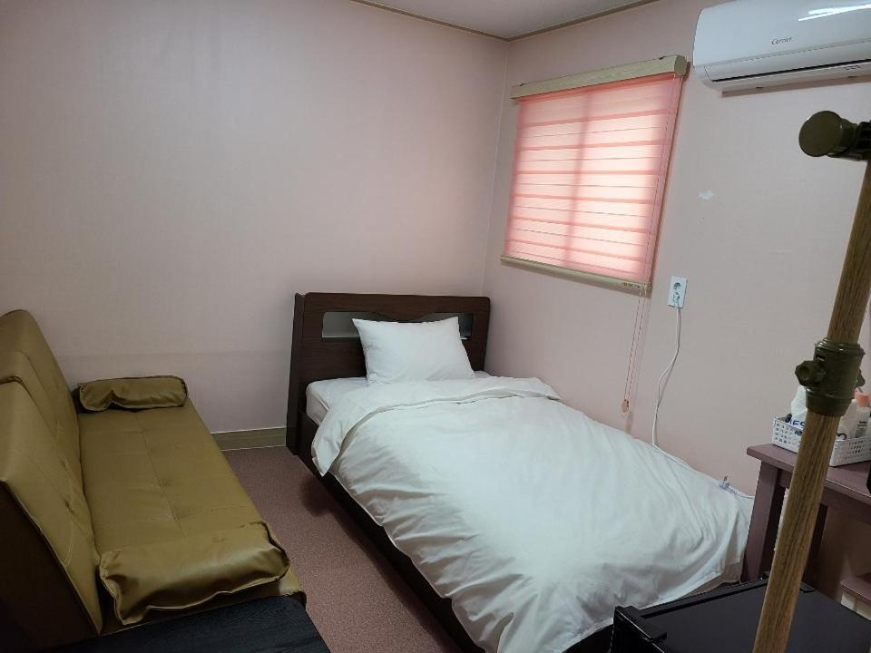 Joy Guest House Asan Exteriör bild